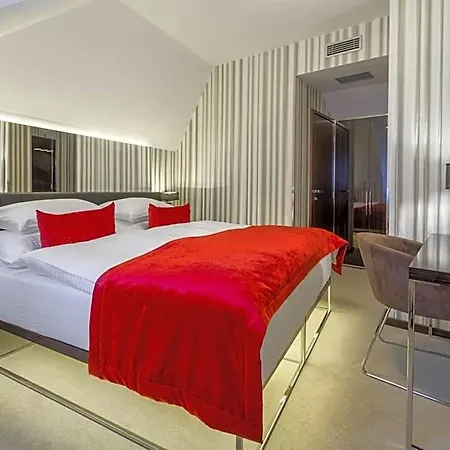 Clementin Hotel